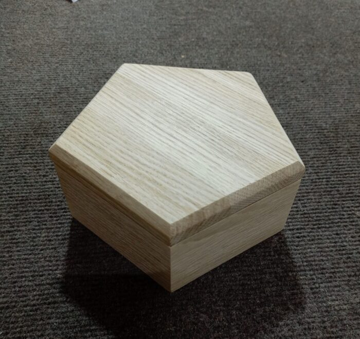 Шкатулка дубовая