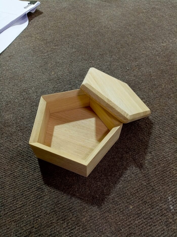 дубовая шкатулка