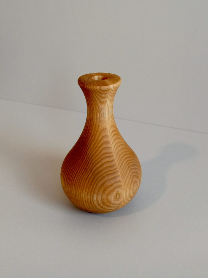 Интерьерная деревянная ваза из ясеня